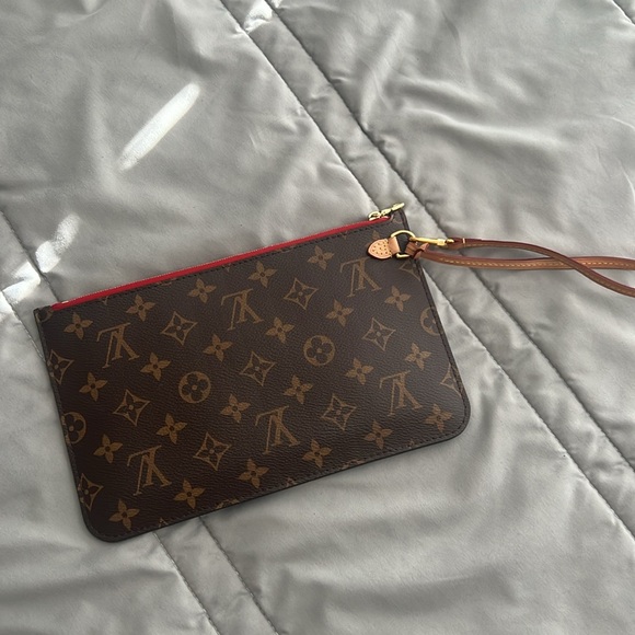 Louis Vuitton Monogram pouch/ wristlet - Picture 4 of 10